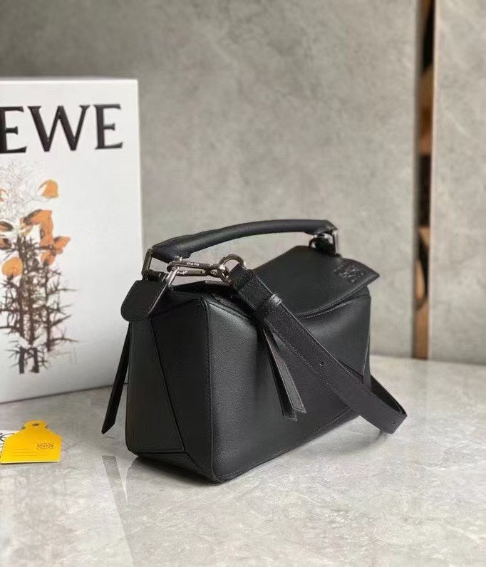 Loewe Bag Puzzle Geometric Design Stereoscopic Bag Type Large Capacity Handheld Diagonal Span Size: 24 * 10 * 4cm
