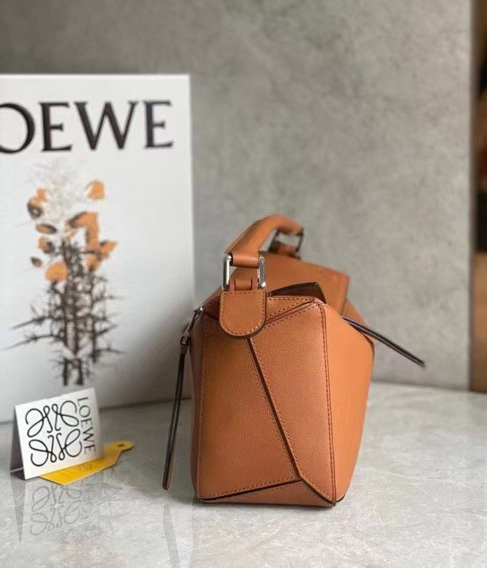 Loewe Bag Puzzle Geometric Design Stereoscopic Bag Type Large Capacity Handheld Diagonal Span Size: 24 * 10 * 4cm